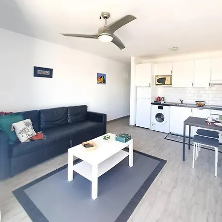 アパート Bright Appartement, Renovated, Wi- Fi & Parking *