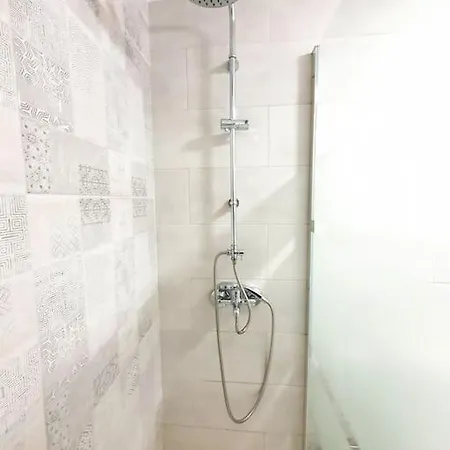 アパート Bright Appartement, Renovated, Wi- Fi & Parking