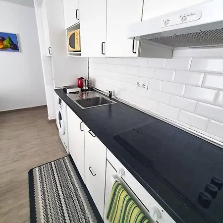 アパート Bright Appartement, Renovated, Wi- Fi & Parking *