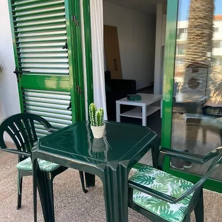 Bright Appartement, Renovated, Wi- Fi & Parking