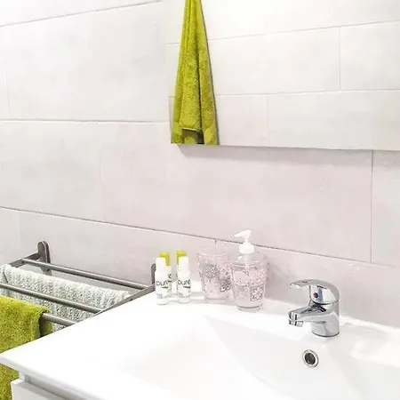 Bright Appartement, Renovated, Wi- Fi & Parking アパート *